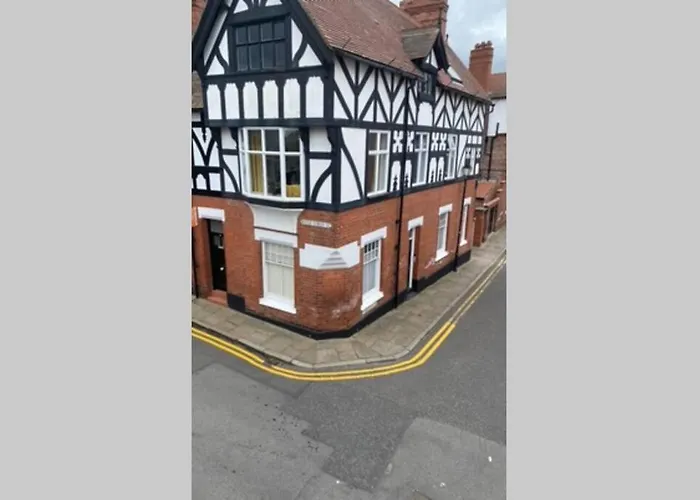Boutique City Centre Apartment With Parking