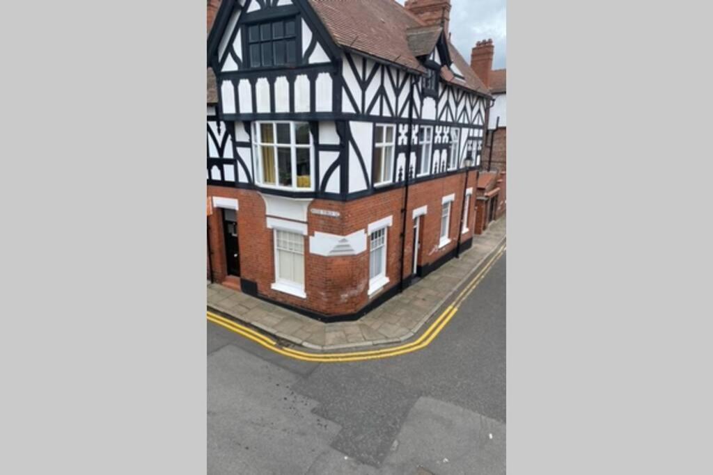 Boutique Centre With Parking Apartment *