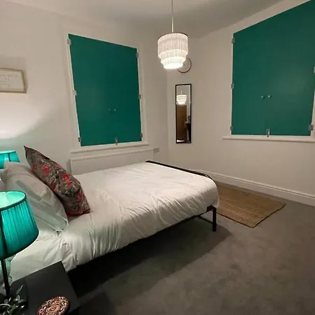 Boutique City Centre Apartment With Parking Chester Exterior photo