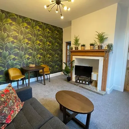 Boutique City Centre Apartment With Parking Chester Exterior photo