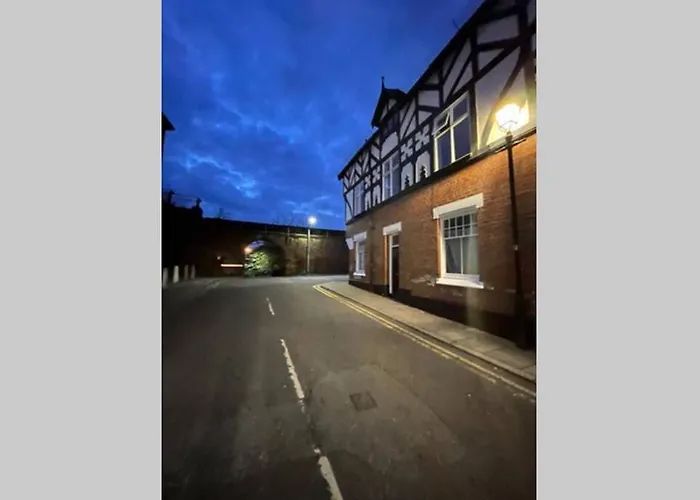 Boutique City Centre Apartment With Parking